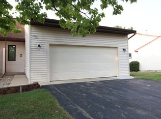 2743 Stonebluff Dr SW, Wyoming, MI 49519