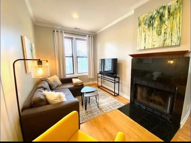 1434 W Fletcher St #2F — Photo 3