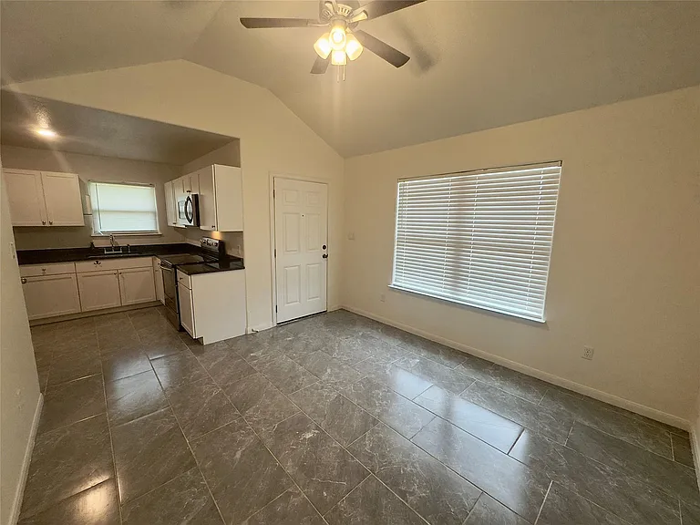 513 W China St #B — Photo 9