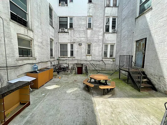 Rented by New Amsterdam Realty Group | media 18