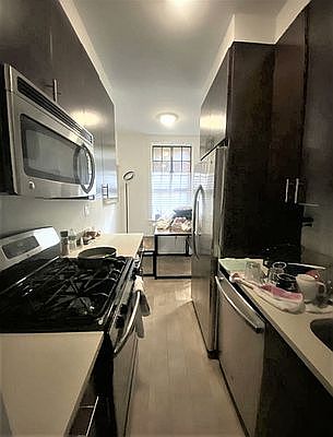 4th image of 72 Barrow St APT 1U