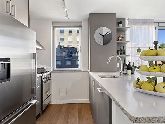 4th image of 200 E 11th St APT 502