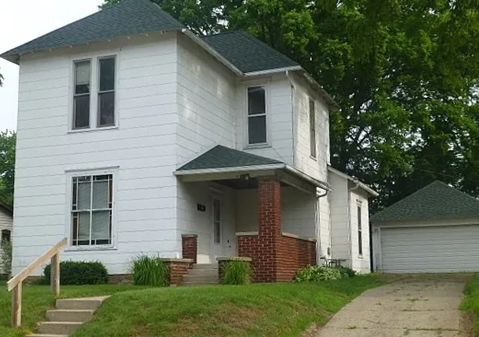 112 E Oak Street — Photo 1