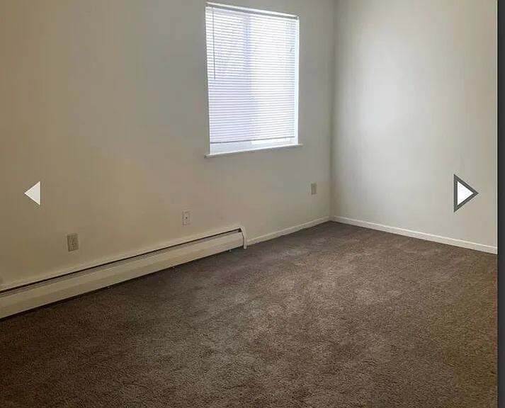 1454 W River Rd N #D — Photo 4