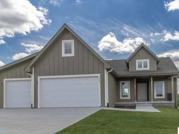 3000 Southern Hills Dr, Blair, NE 68008