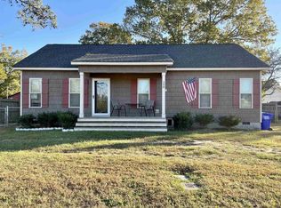 208 E Jackson St, Coats, NC 27521