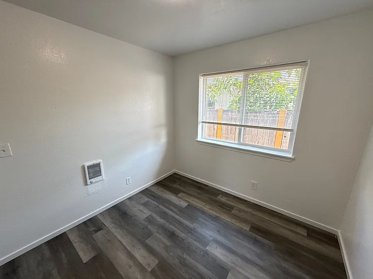 1265 Poplar St — Photo 18