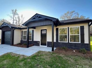 824 Fairwood Dr, Woodruff, SC 29388