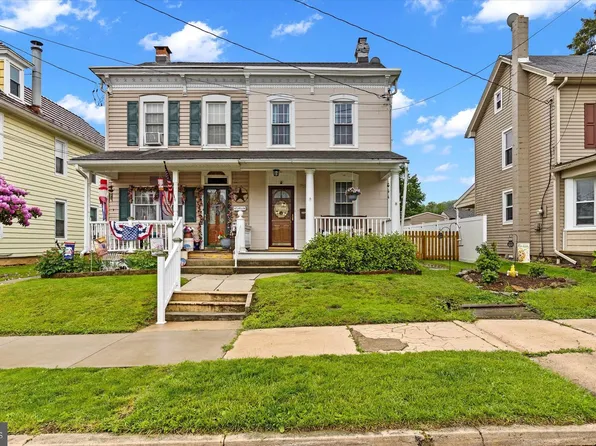 222 W Penn Ave, Robesonia, PA 19551