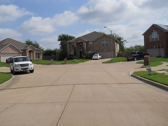 4th image of 2319 Hillgrove Ct