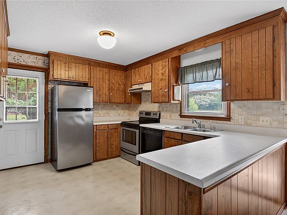 5th image of 112 Holliday Ln