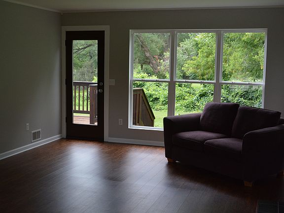4th image of 420 Mont Eagle St
