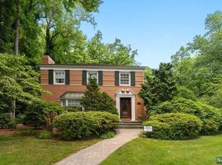 39 Howard Park Dr, Tenafly, NJ 07670