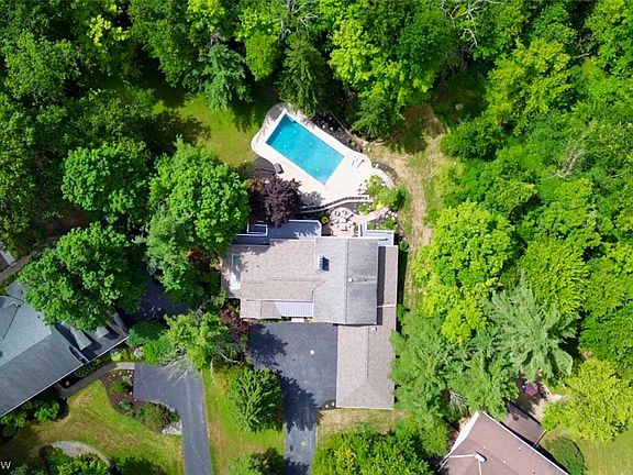 4th image of 9 Pepperwood Ln