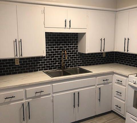 5th image of 1219 W Hunt St