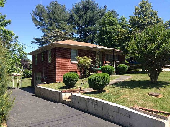 2nd image of 403 E Hillcrest Dr