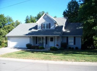 1633 High Dr, Lexington, MO 64067
