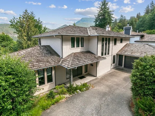 5479 Keith Rd, West Vancouver, BC V7W 3E1