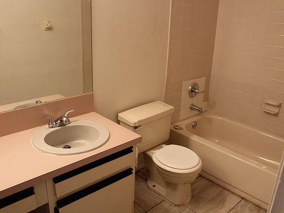 5th image of 391 Emerson Dr NW