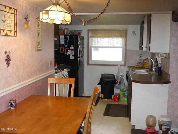 3rd image of 162 S Beechwood Dr
