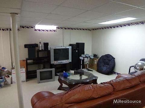 4th image of 28740 Groveland St
