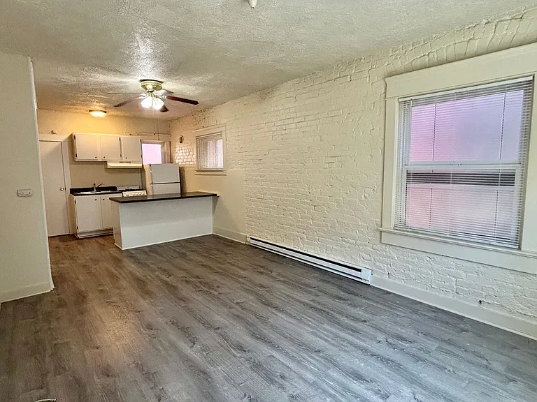 R0180 - Pettygrove Apartments — Photo 20