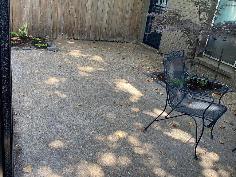 1047 June Rd #3 — Photo 9