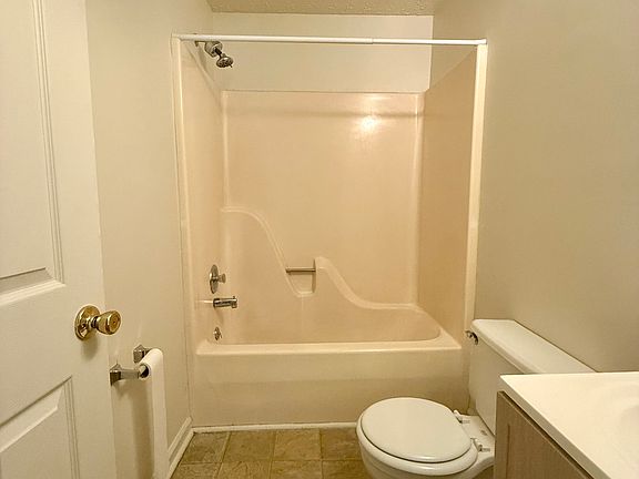 5th image of 24 Boot Hill Ct