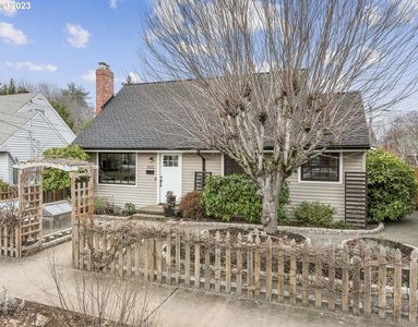 7915 SE Main St, Portland, OR, 97215