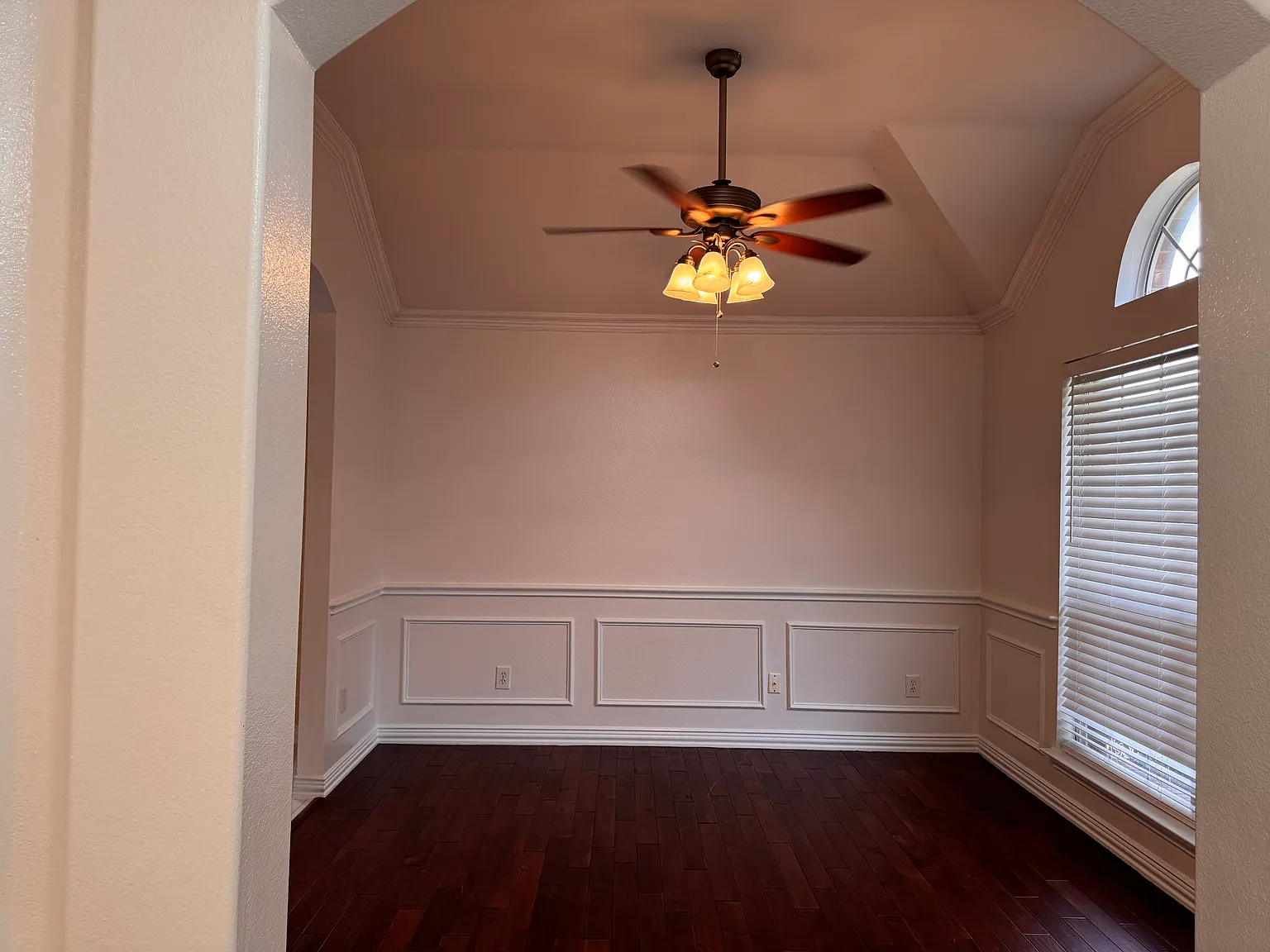 4 bed, 2382 sqft, $3,050 — Photo 4