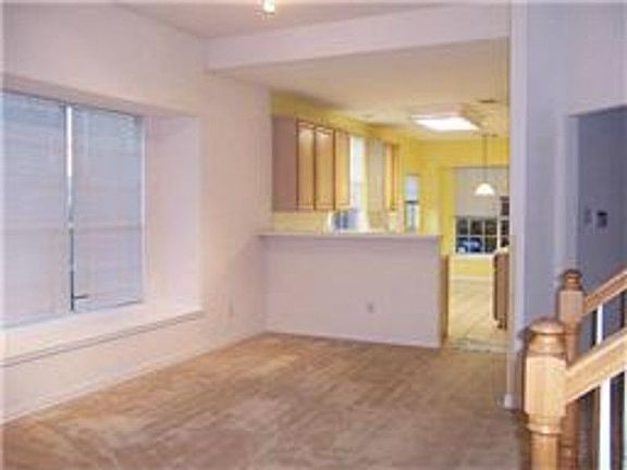 3rd image of 3161 Kings Canyon Dr