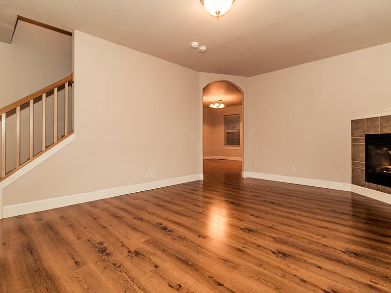 2743 Mallory Ln — Photo 2