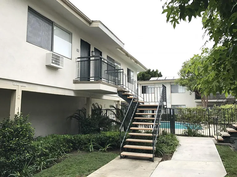 Somerset Village Apartments — Photo 2