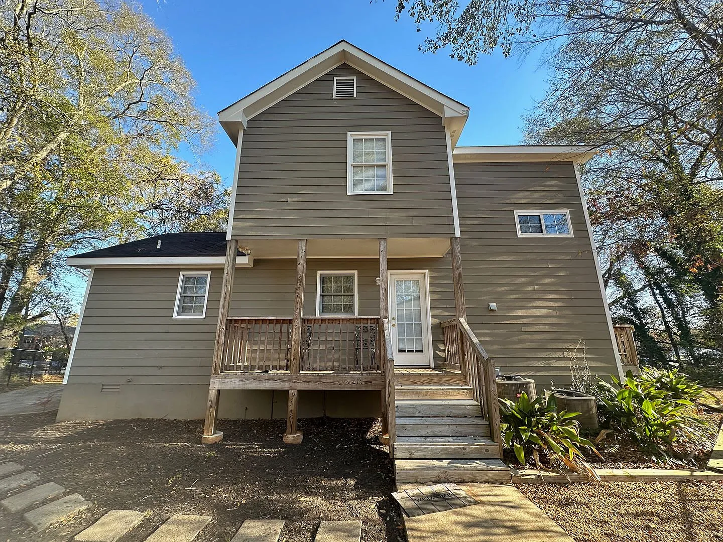 Awesome Furnished House near 5-Points and the Loop! — Photo 3