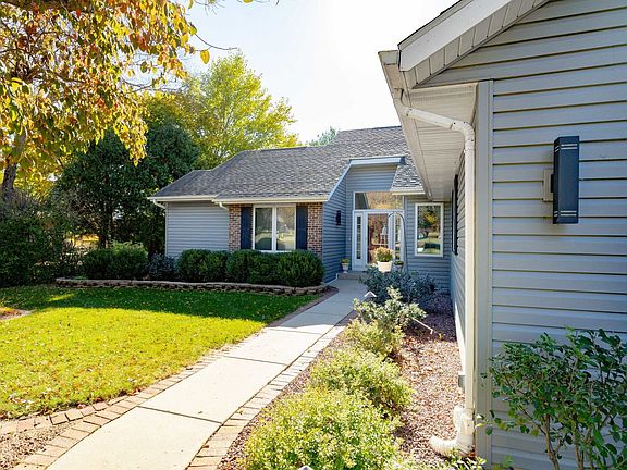 5th image of 332 E Samuelsen Dr