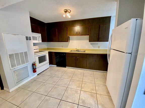 3rd image of 415 Lakeview St APT 6