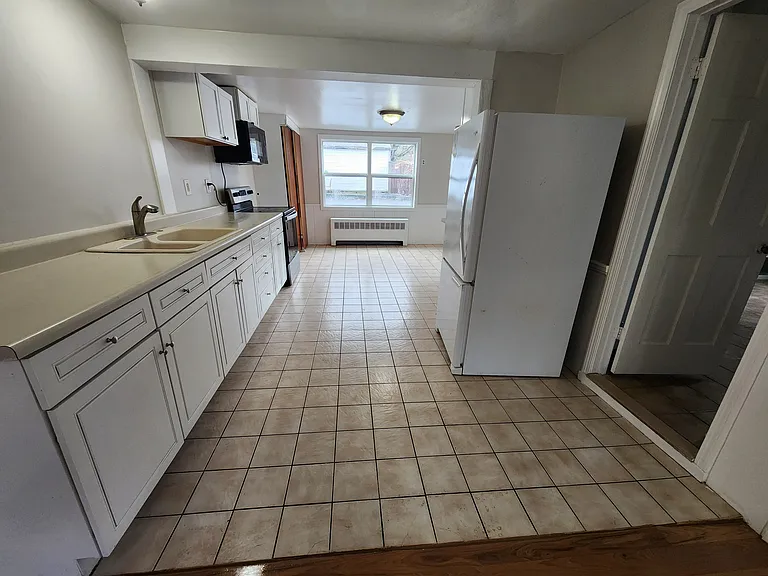 818 Bedford St #1 — Photo 2