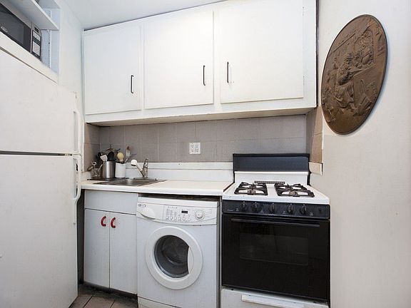 5th image of 731 Greenwich St APT J38
