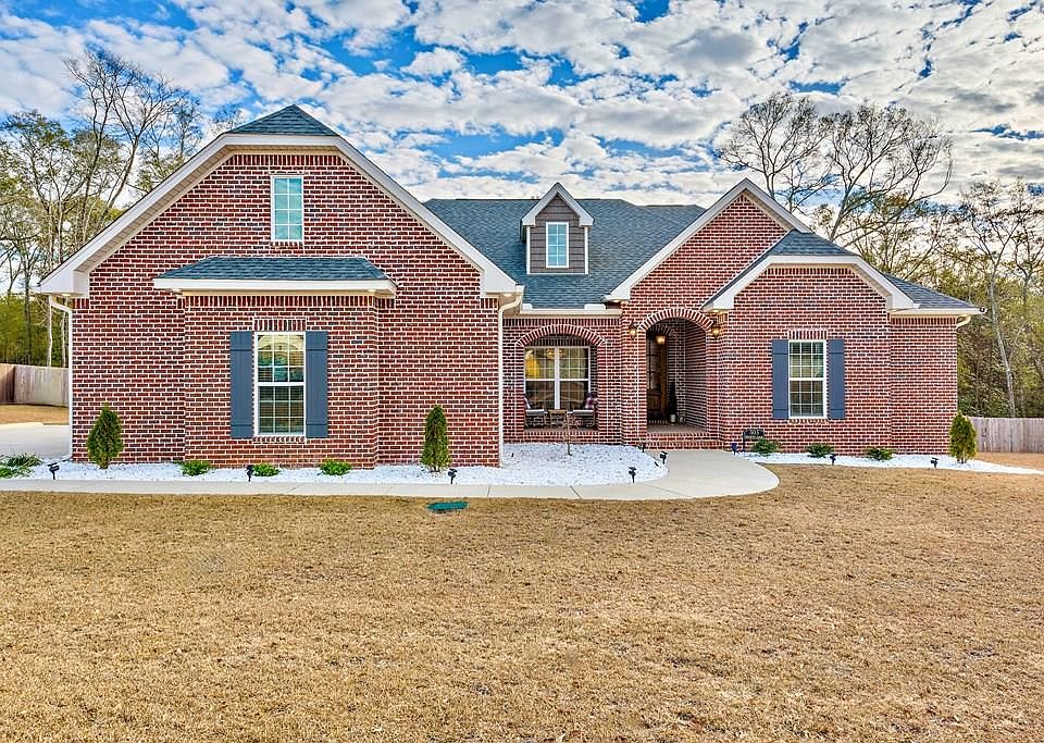 1st image of 303 White Oak Dr