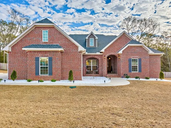 303 White Oak Dr, New Brockton, AL 36351