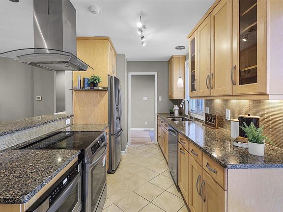 5th image of 4496 Laclede Ave