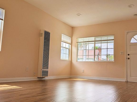 5th image of 710 Columbia Pl