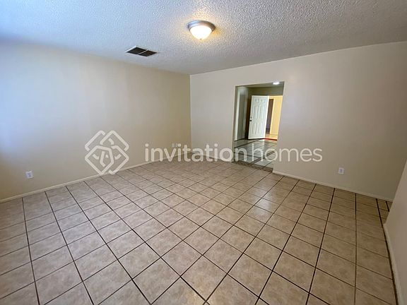 3rd image of 8233 W Clarendon Ave