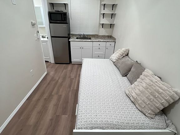 2nd image of 2121 15th St #9