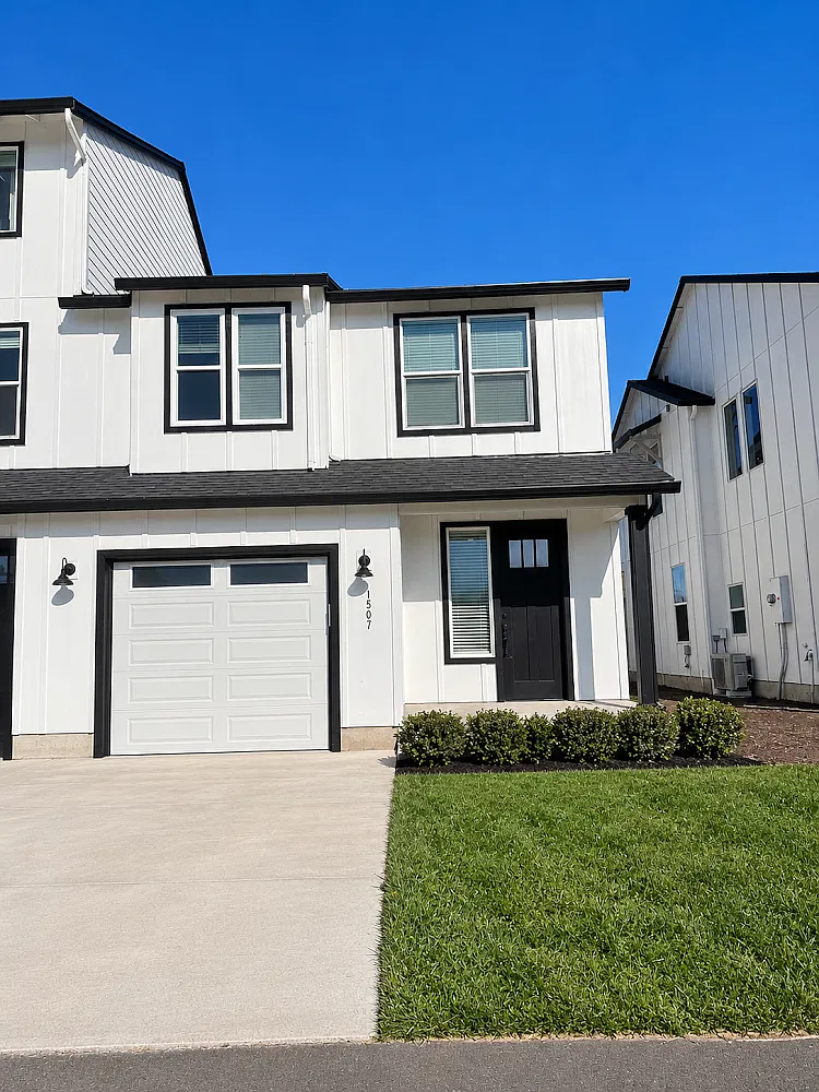 3 bed, 2.5 bath, 1624 sqft, $2,500 — Photo 1