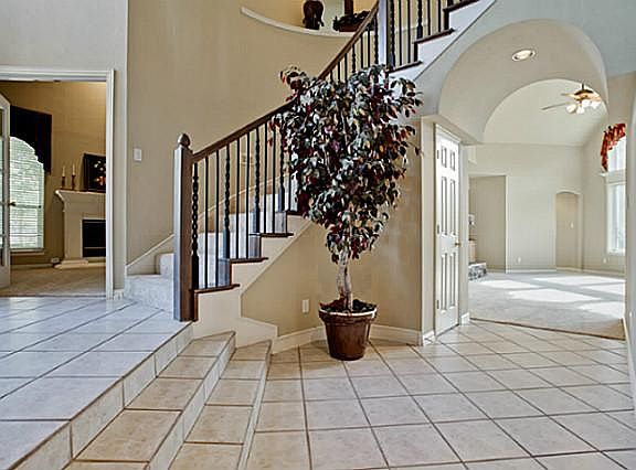 4th image of 901 Spring Park Ct