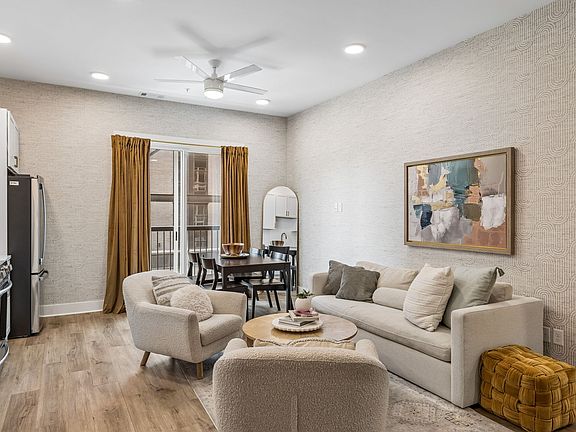 3rd image of 815 Main St #202