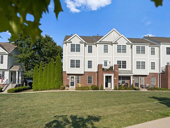 3rd image of 5955 Eden Valley Dr #408