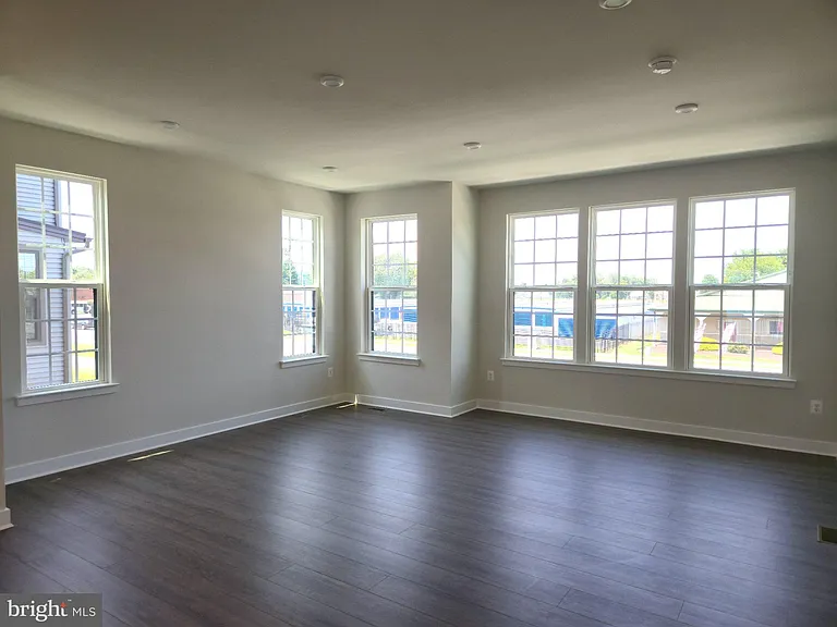 246 E Main St — Photo 8