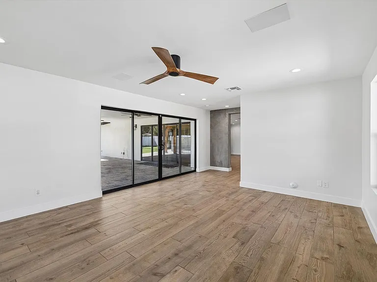 301 E Royal Palm Rd — Photo 16